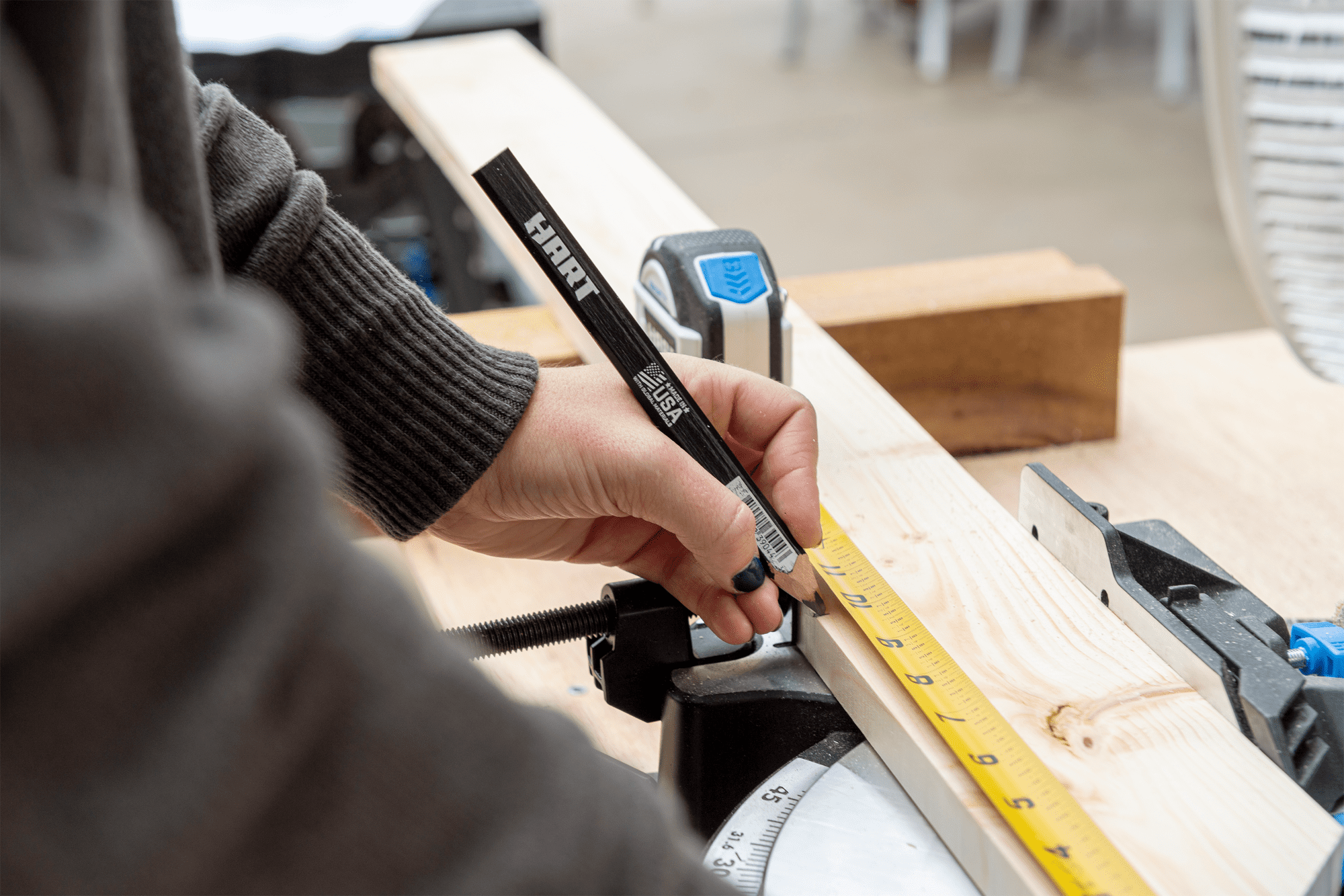 25' Auto-Lock Tape Measure, 0.86lbs - Image 3