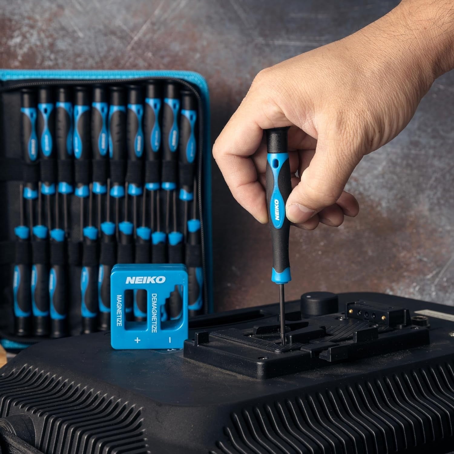 01379A Master Screwdriver Set, 32 Piece Magnetic Precision Screwdrivers, Phillips, Flathead, Slotted, and Torx Driver... - Image 6